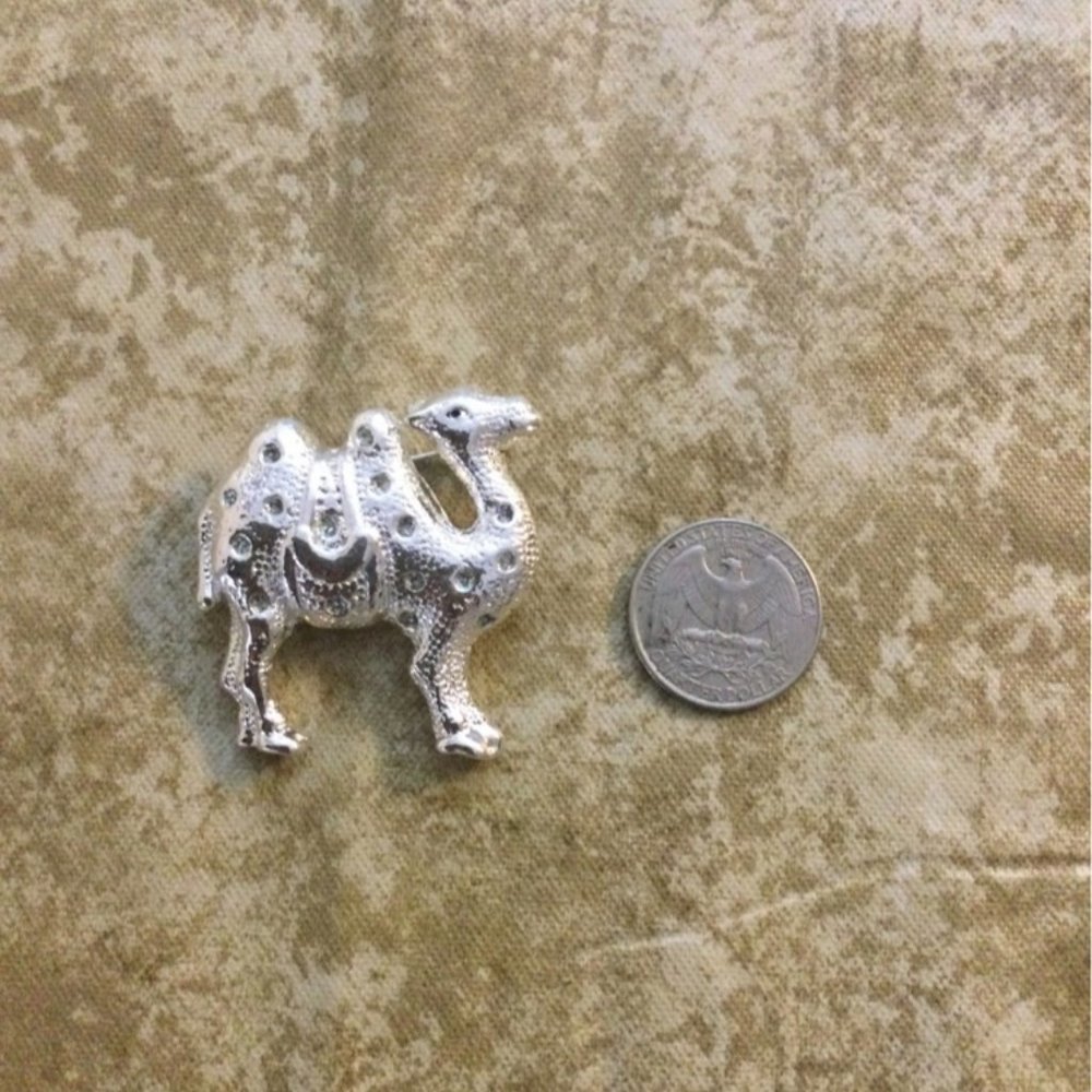 3/$25 ** Shiny silver tone camel brooch pin
